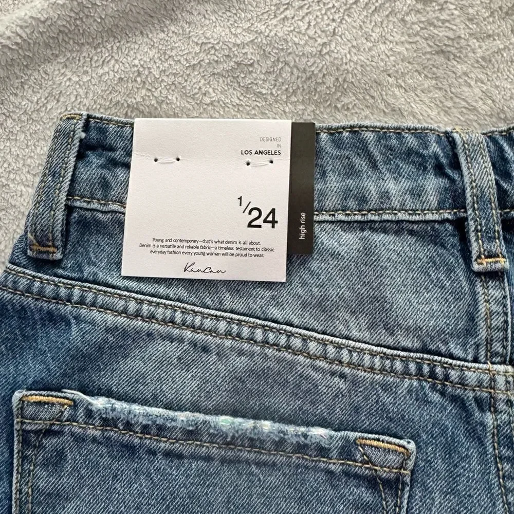 KANCAN HIGH RISE FRAYED HEM DENIM SHORTS Size 1